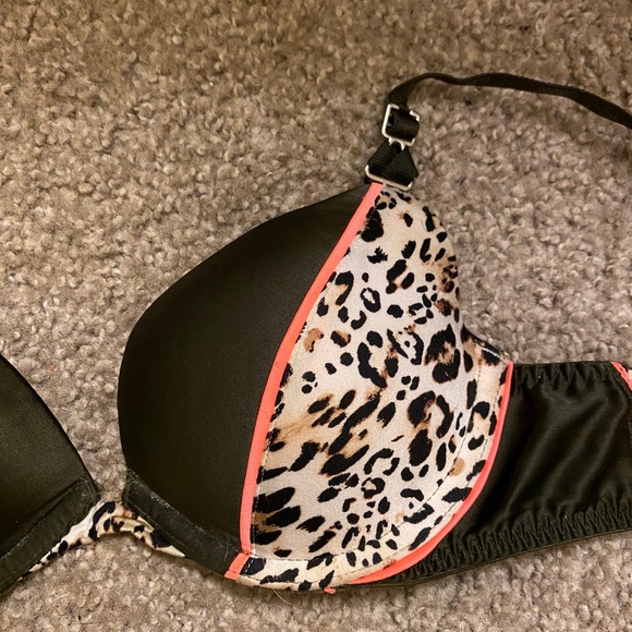 Victoria’s Secret bra ~size 32B - Picture 2 of 3